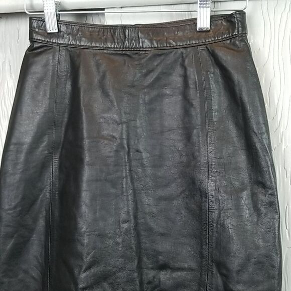 AMATI..Vintage leather pencil style skirt - Picture 2 of 10